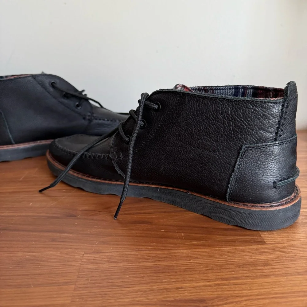 Like New TOMS Chukka Leather Boot Black Full Grain Pebble Leather 12 US